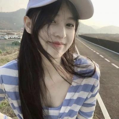 一位站立的人